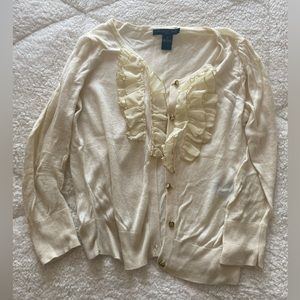Light cardigan with cute detail in the front